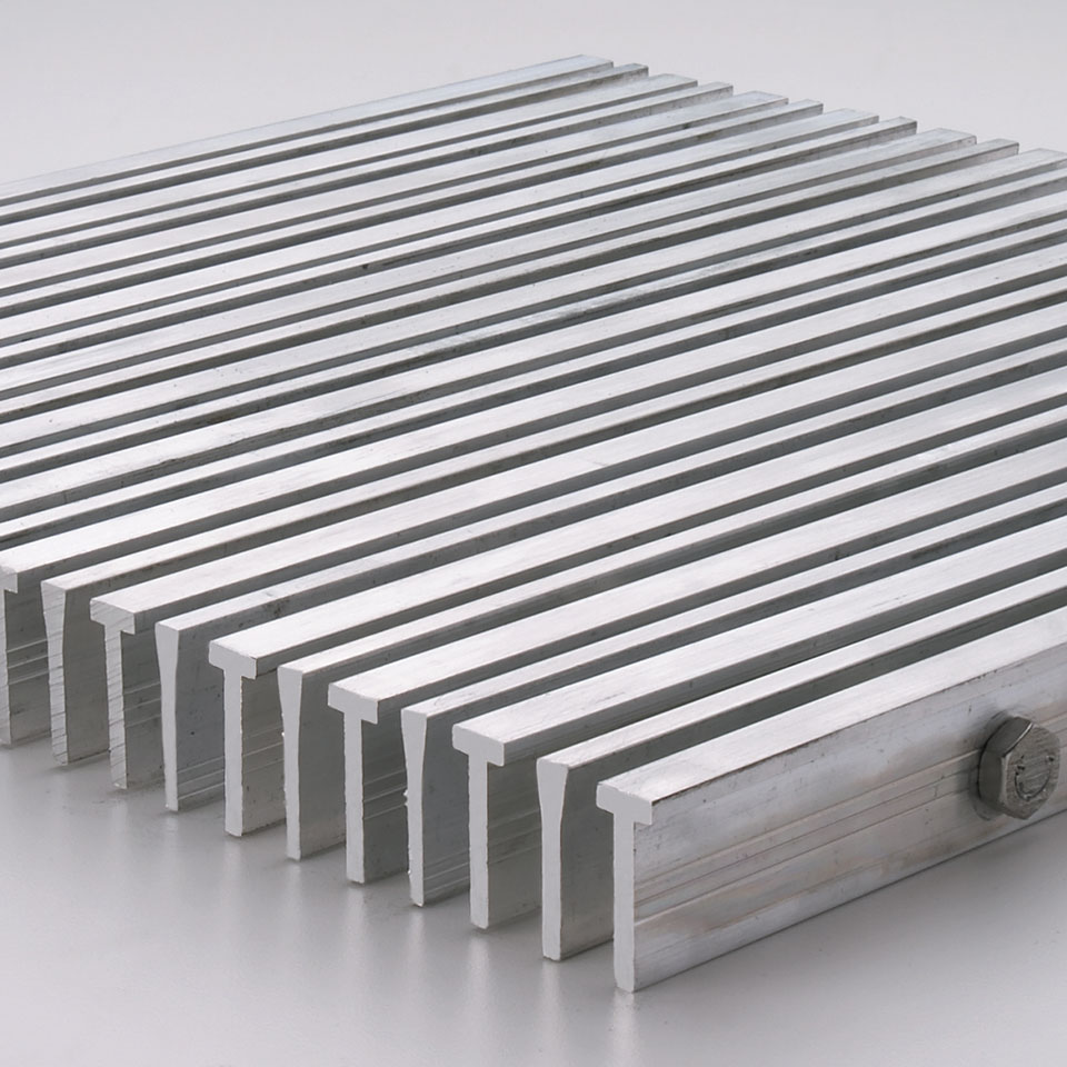 Grilles gratte-pieds Grilles gratte-pieds avec alternance lames en T (LT) et lames droites (D) - LTD