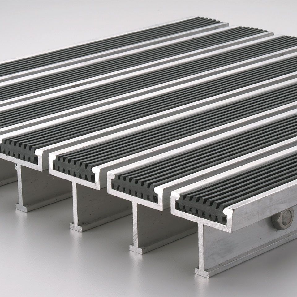 Grilles gratte-pieds Grilles gratte-pieds avec insertion vinyle strié dans lames en forme de T - LAV1